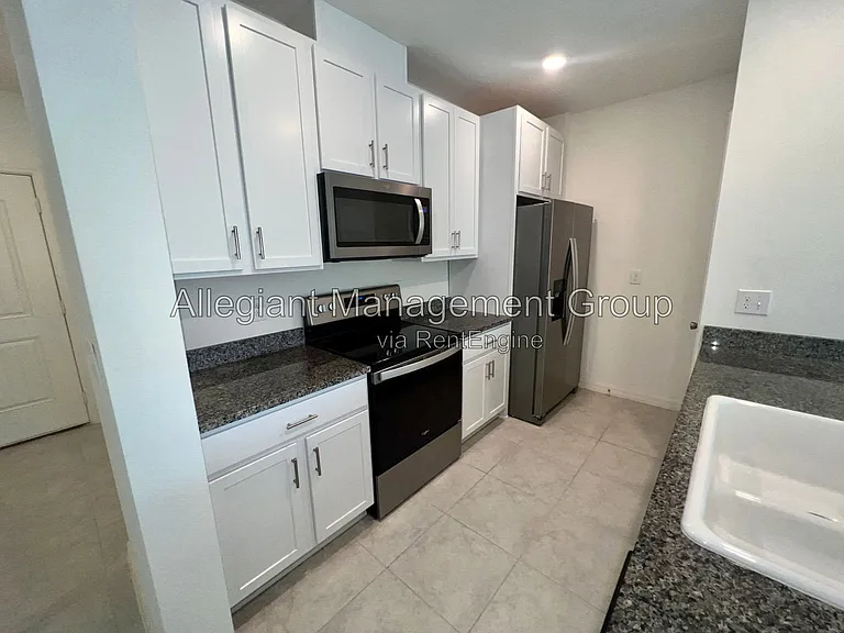 3805 Hampton Chase Ln — Photo 3