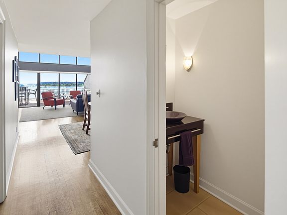 3rd image of 369 Riverbluff Pl APT 3