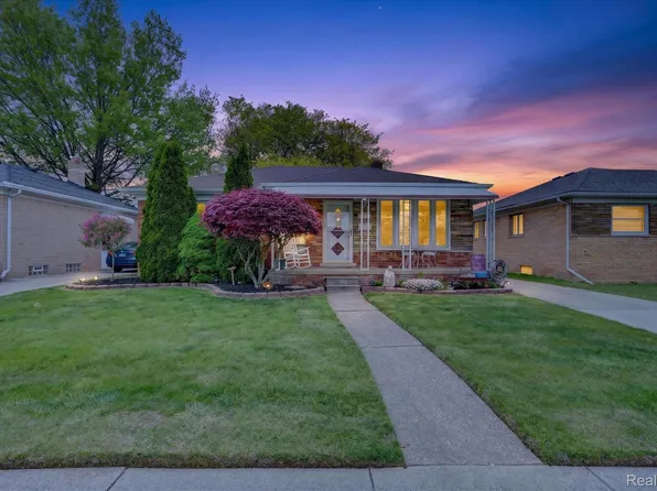 20819 Revere St, Saint Clair Shores, MI 48080