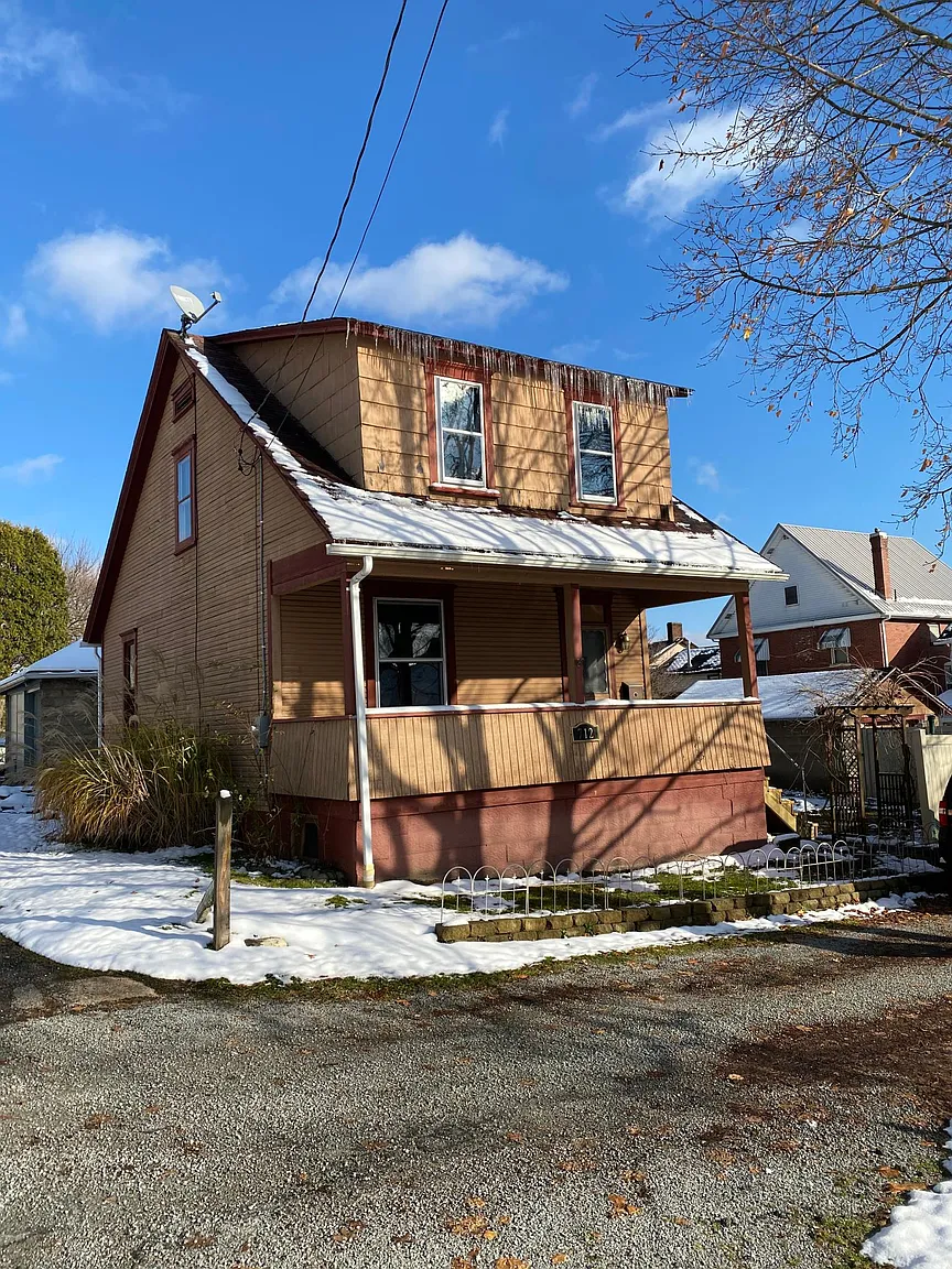 712 Laurel Ln photo 1