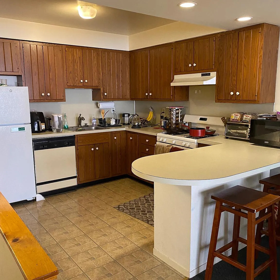 2 bed, 2016 sqft, $2,300 — Photo 3