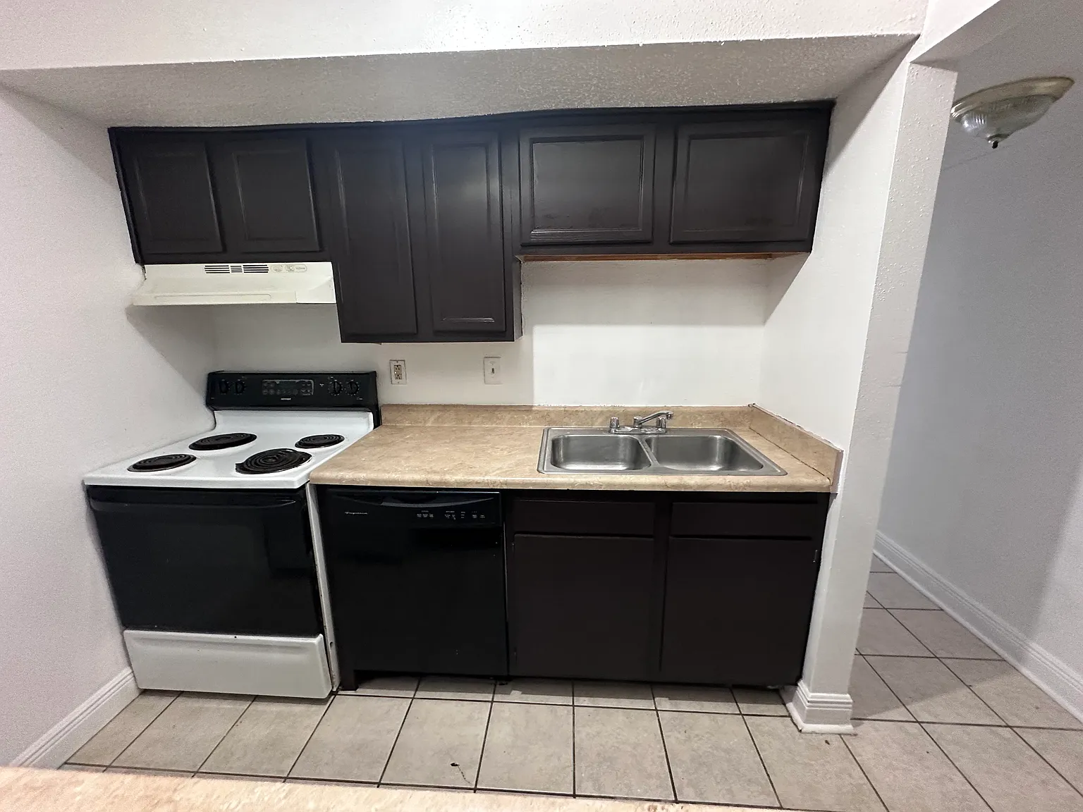 3 bed, 1100 sqft, $1,450 — Photo 2