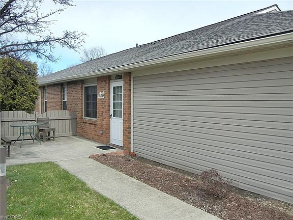 3rd image of 35417 Westminister Ave