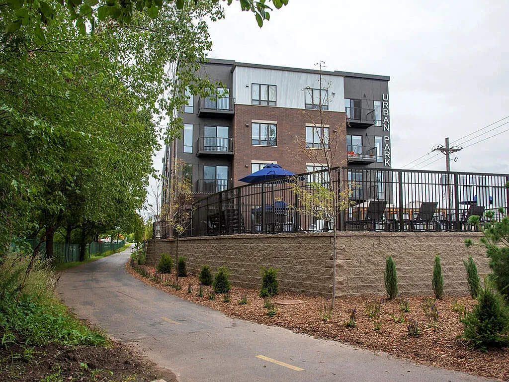 Urban Park Apartments — Photo 1