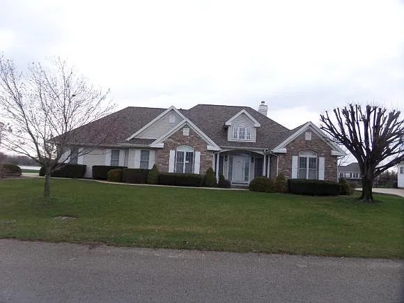 1612 Broadmoor photo 1