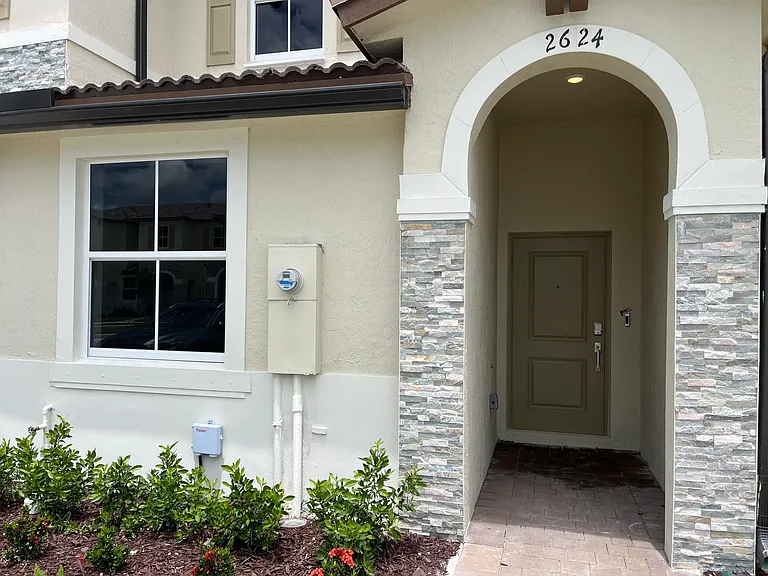 2624 SE 25th Ct — Photo 2