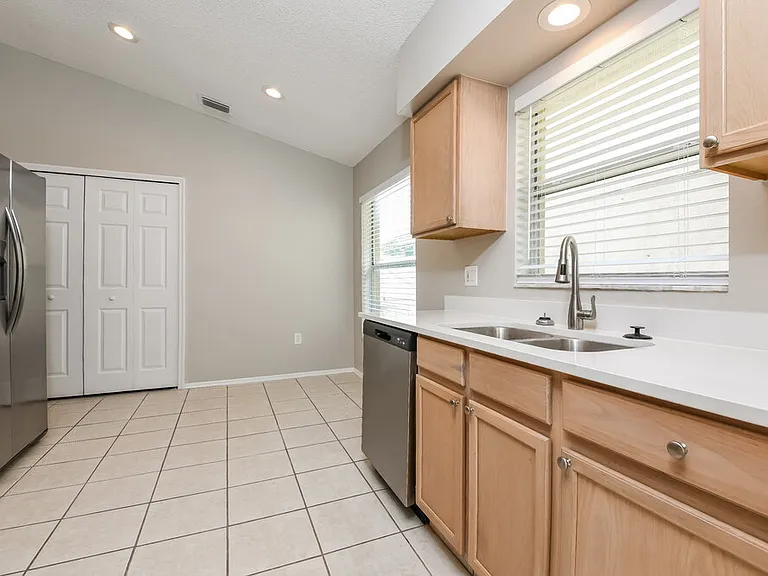 2603 Spring Hill Dr — Photo 8