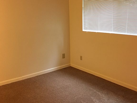 5th image of 13729 Greenwood Ave N #B