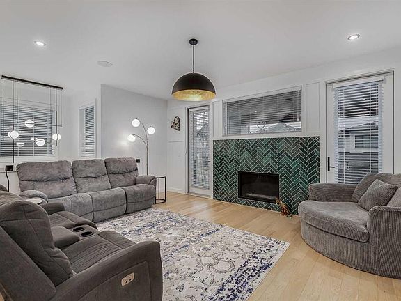 3rd image of 44 E Timberline Way SW