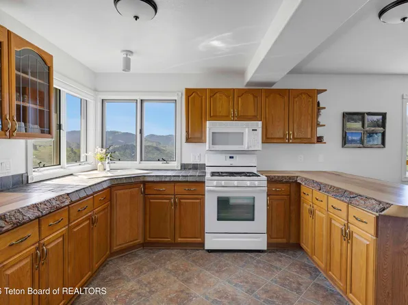 7585 S Squaw Creek Rd, Jackson, WY 83001