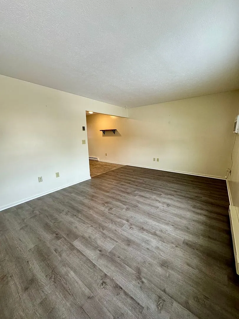 Apartment for Rent — Photo 2