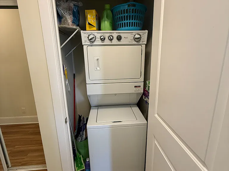 330 Burnhamthorpe Rd W #1704 — Photo 8