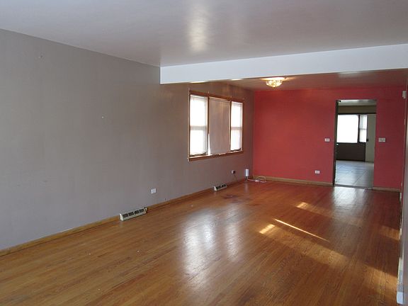 2nd image of 3450 N Oak Park Ave