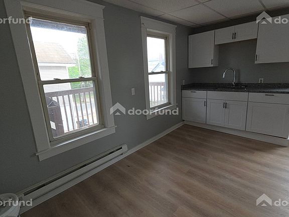 5th image of 224 Main St APT 4