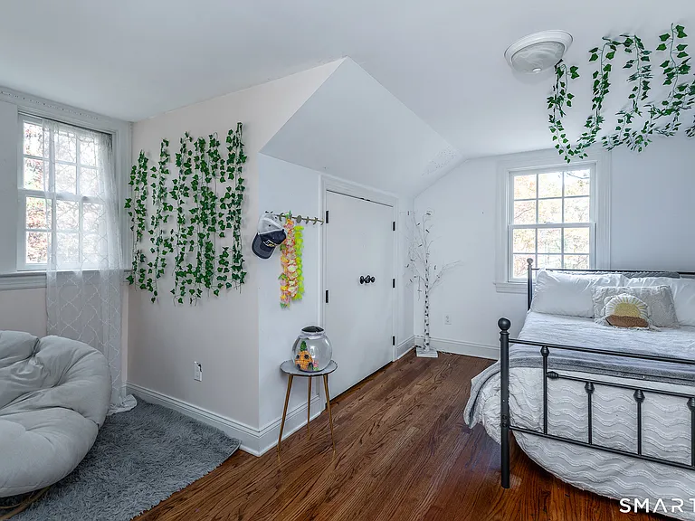 255 Woodbury Rd — Photo 15