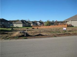1001 NW Magnolia Ln, Grain Valley, MO 64029