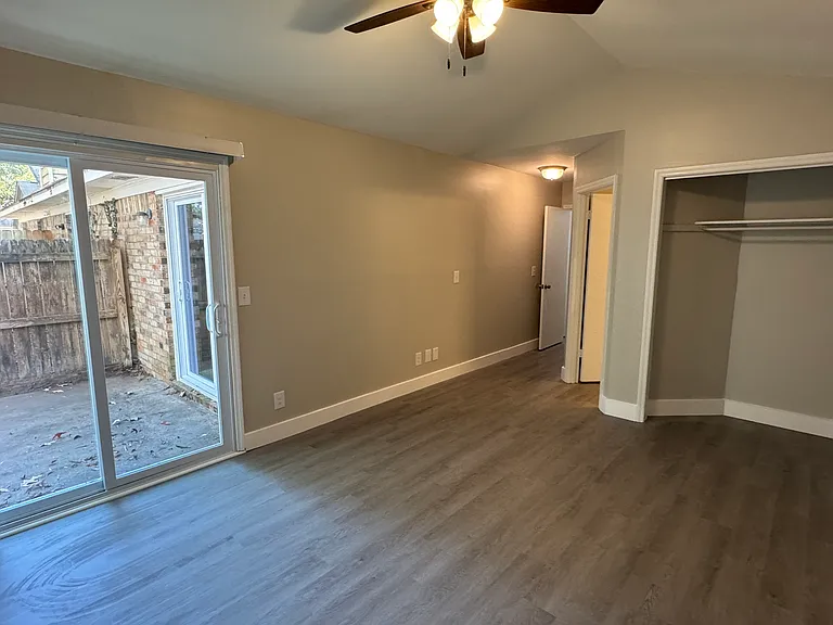 404 Miami St — Photo 13