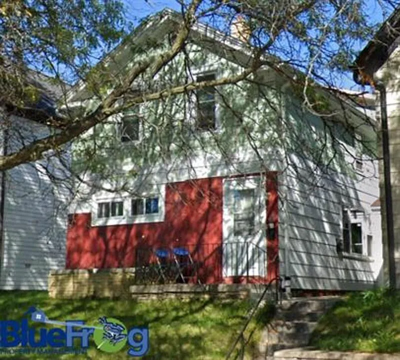 3 bed, 1.0 bath, $989 — Photo 1
