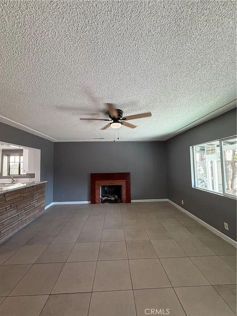 3 bed, 5539 sqft, $4,250 — Photo 3