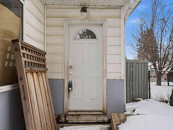 5th image of 4709 50a Ave