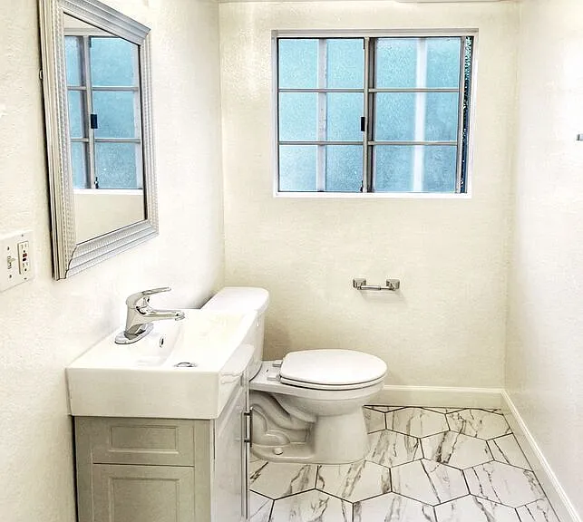 7327 Willoughby Ave #7 — Photo 18