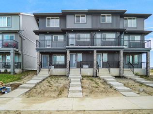 7060 Rosenthal Dr NW, Edmonton, AB T5T7V8