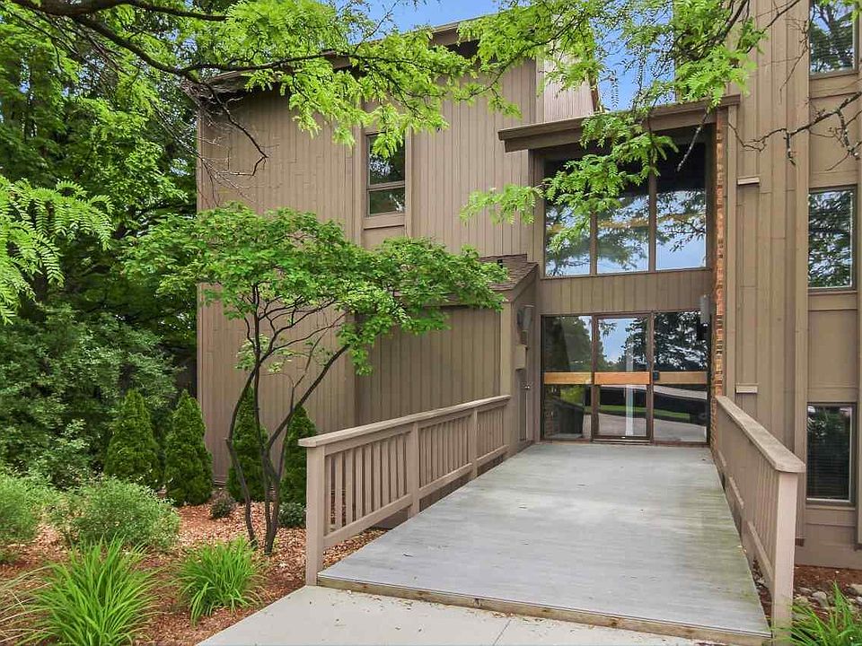 1st image of 5522 Golfview Ct #7