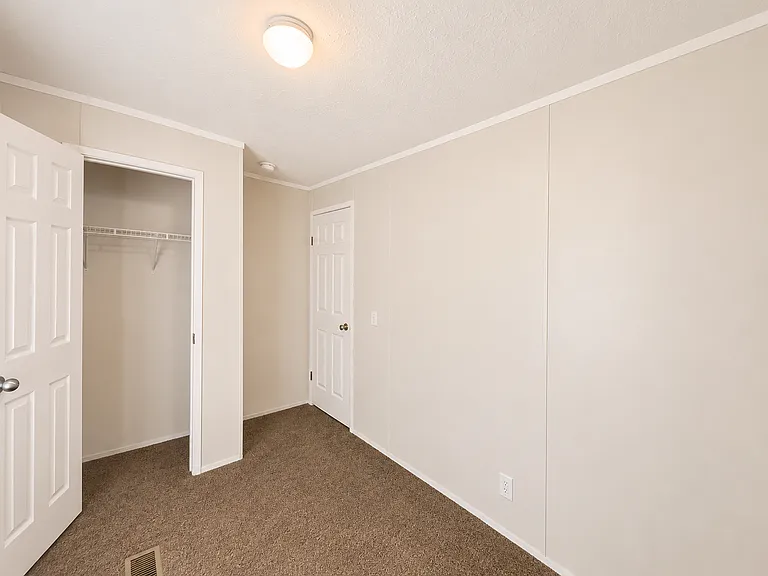 2 E Manor St #2B — Photo 2