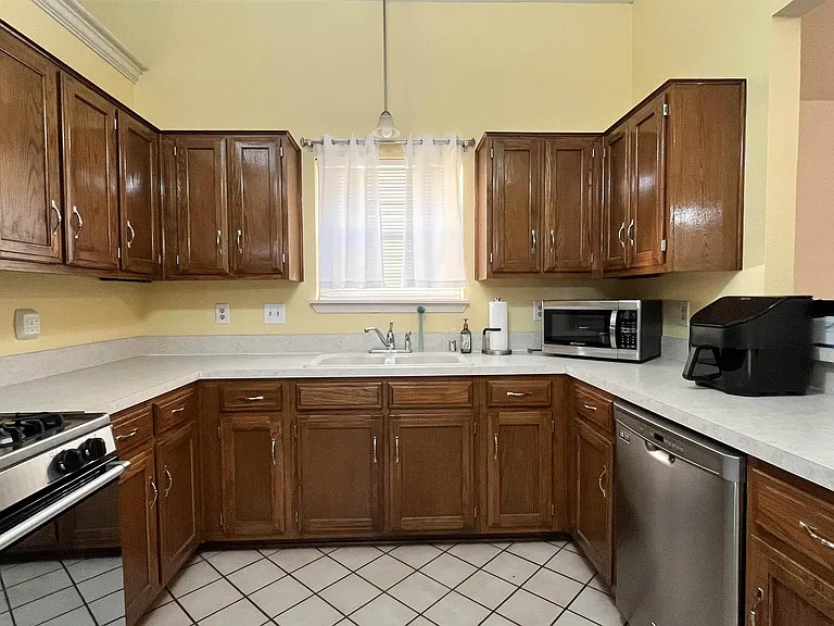 1318 Point West Dr — Photo 5