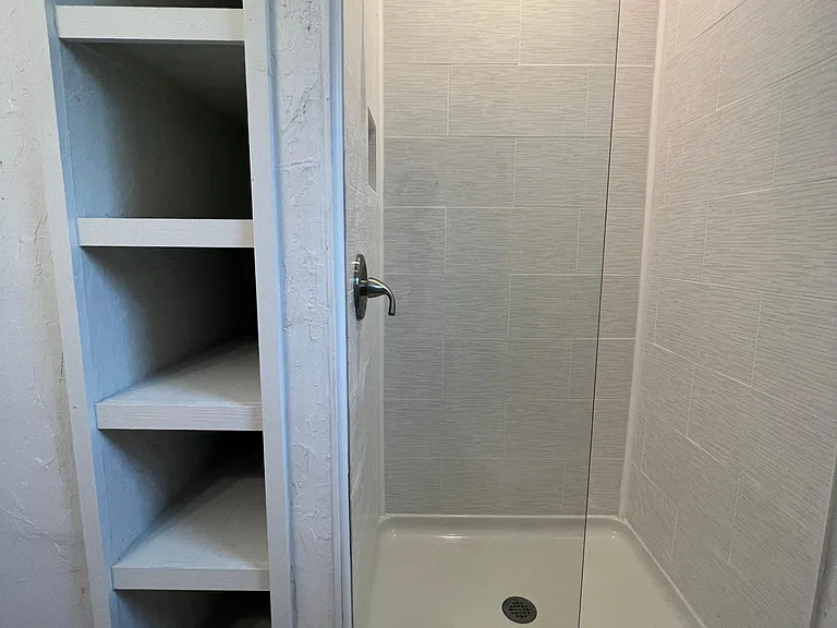 242 Taylor Ave S #1/2 — Photo 10
