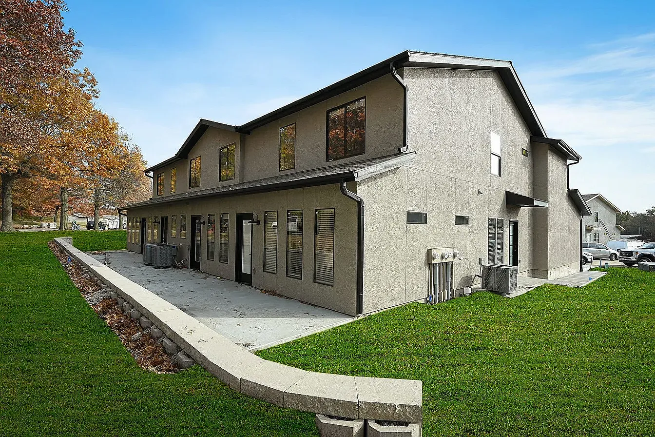 221 West Pine. Raymore, MO 64083 — Photo 3