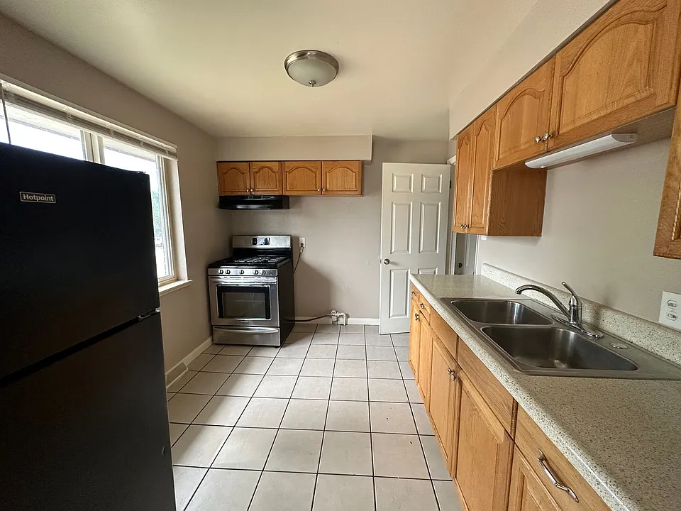 150 S Hooker St