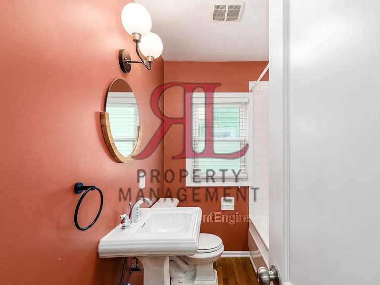 317 E Royal Forest Blvd — Photo 10