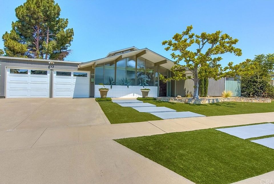 1st image of 601 E Palmdale Ave