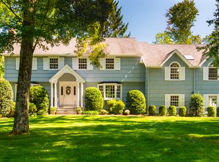 26 Danvers Ln, New Canaan, CT 06840