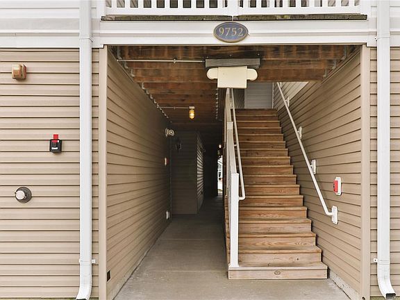 4th image of 9752 Newham Dr #14H