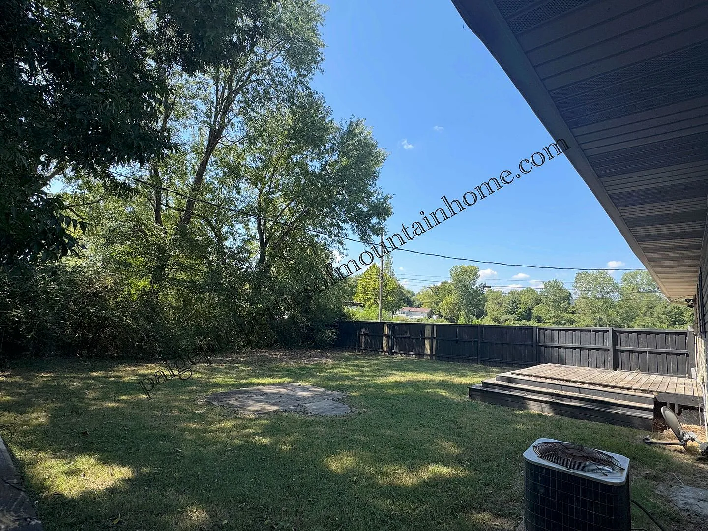 3 bedroom, 2 bath on a Corner Lot — Photo 4