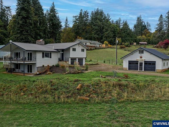 3rd image of 10854 Summit Loop SE