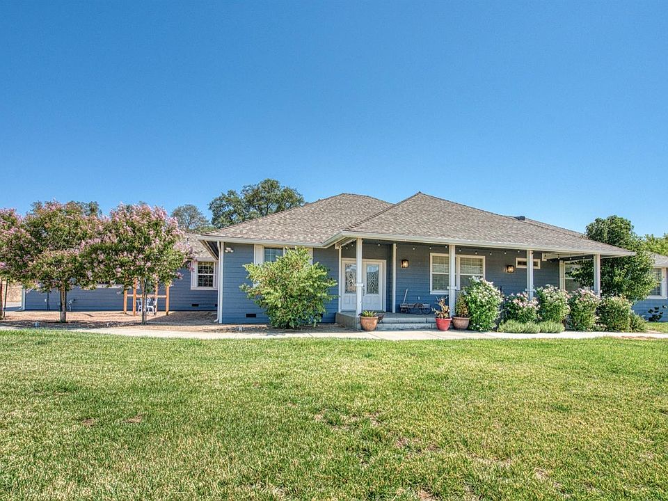 1st image of 32084 Muleshoe Ln