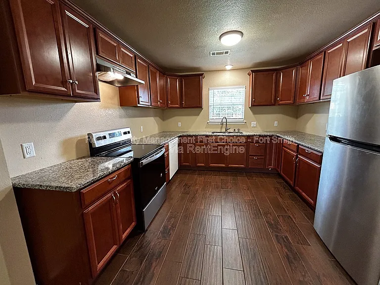 16 Charmont Dr — Photo 11