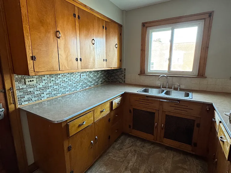 4259 W 21st St #2 — Photo 8