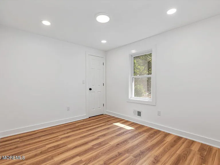 82 Neptune Ave #1/2 — Photo 19