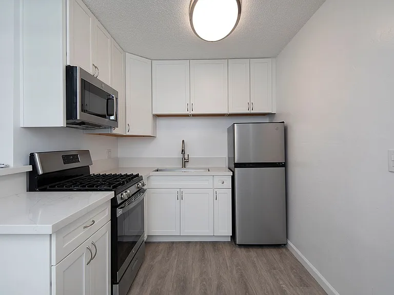Aztec Pacific Apartments — Photo 52
