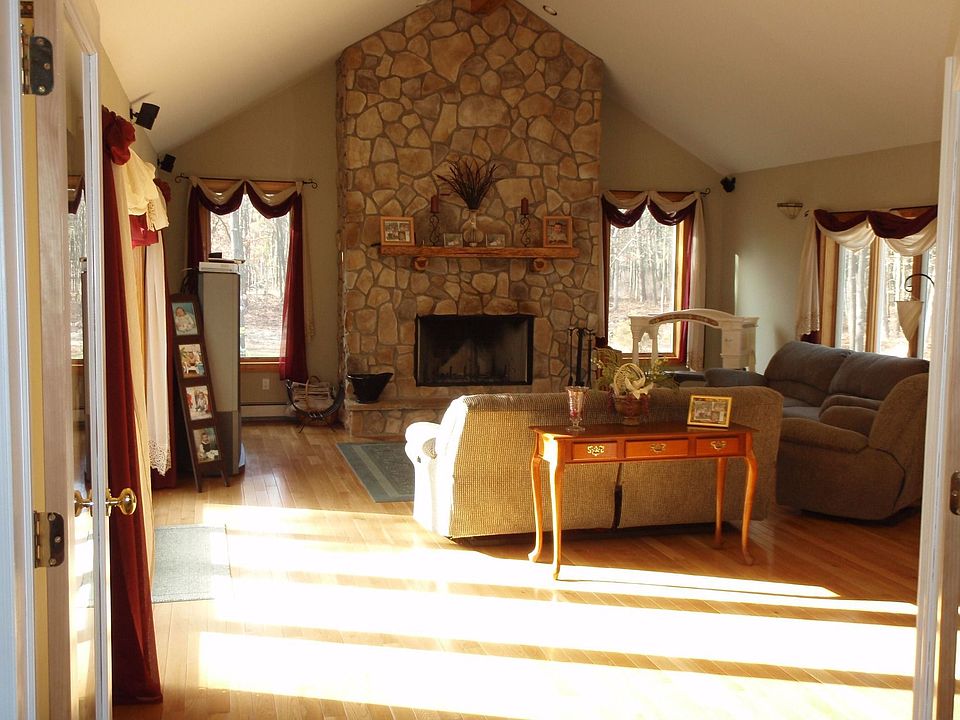 20 x 32 family room