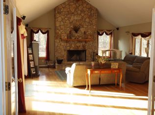 2 Charter Ct, Manorville, NY