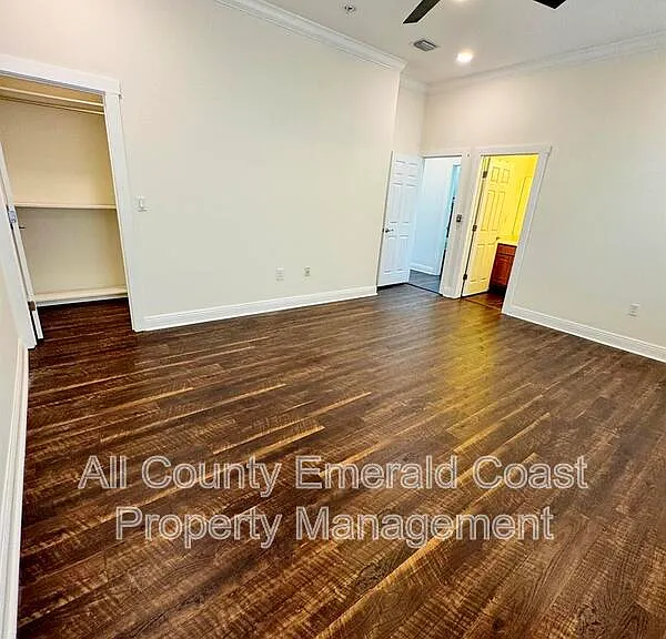 722 Kelly St — Photo 38