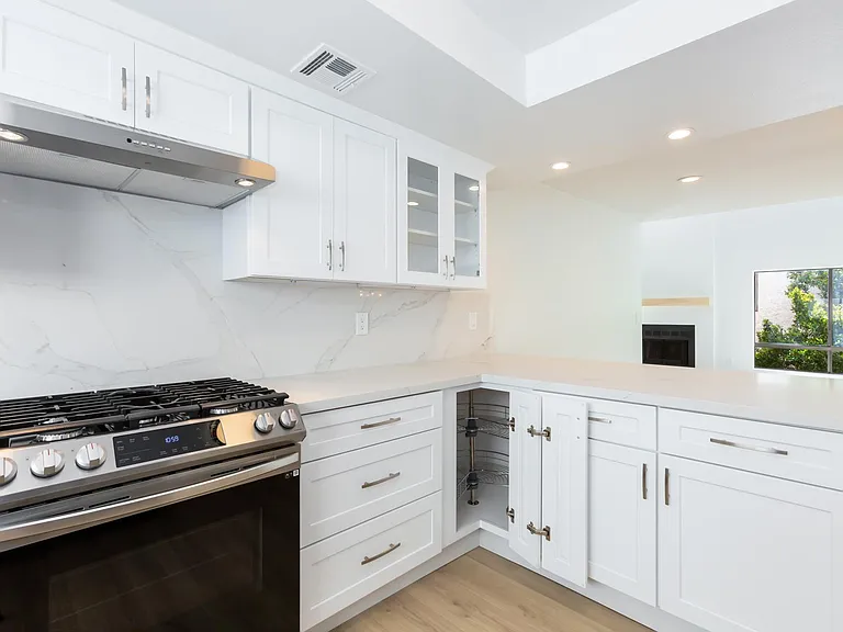 1738 S Bentley Ave #302 — Photo 14