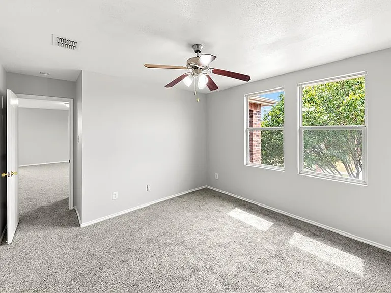 1701 Silverwood Ln — Photo 9
