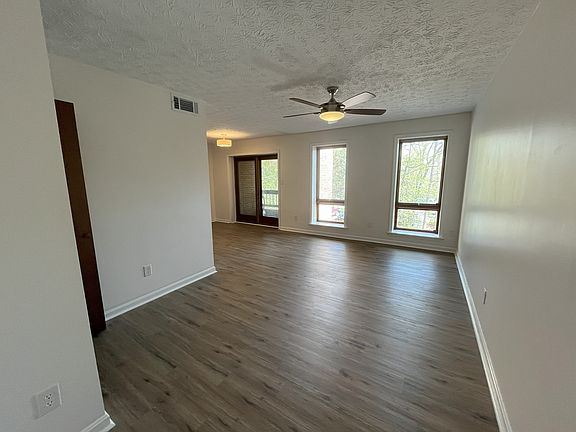 5th image of 44710 Beechwood Ct
