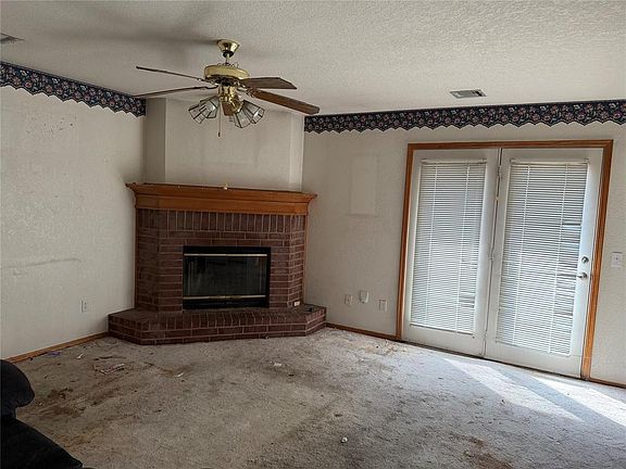 3rd image of 1032 Cambridge Ct